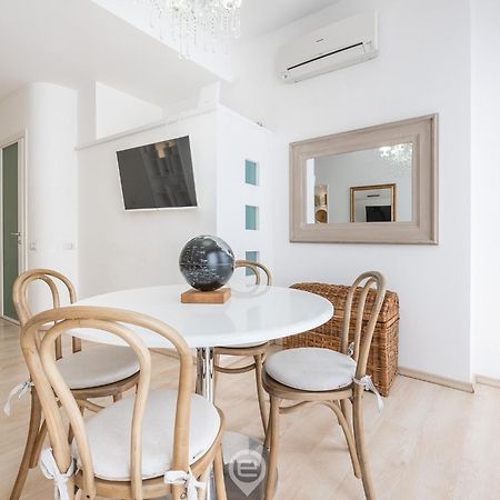 Charming Apartment In The City Center Cagliari Esterno foto