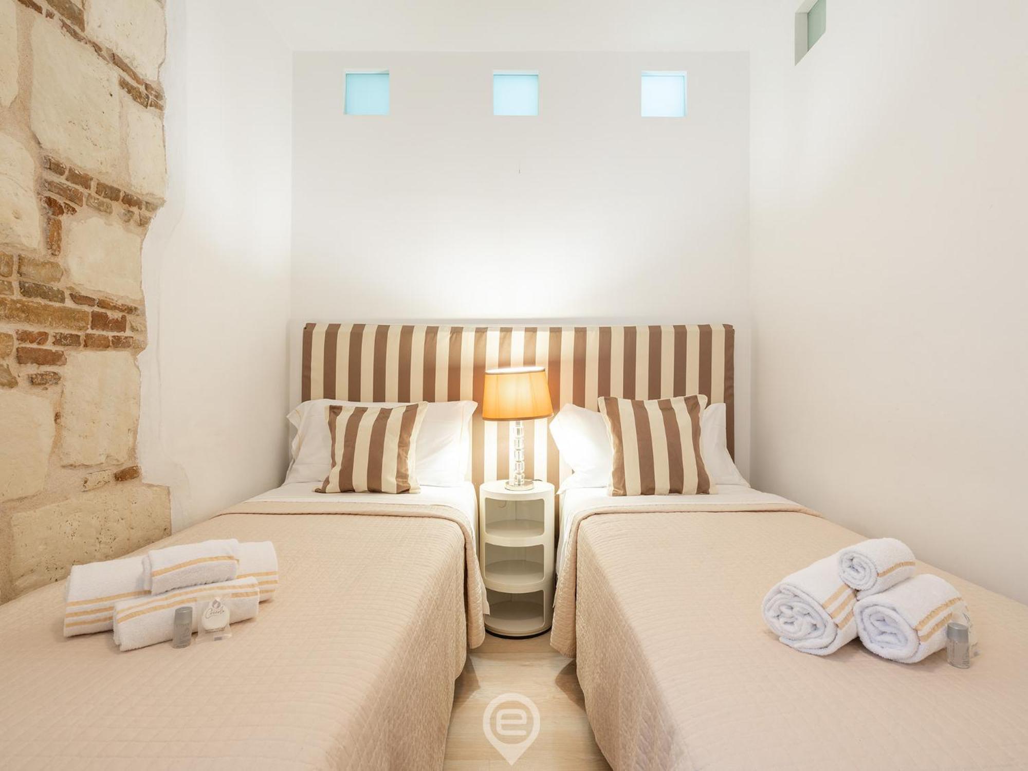 Charming Apartment In The City Center Cagliari Esterno foto