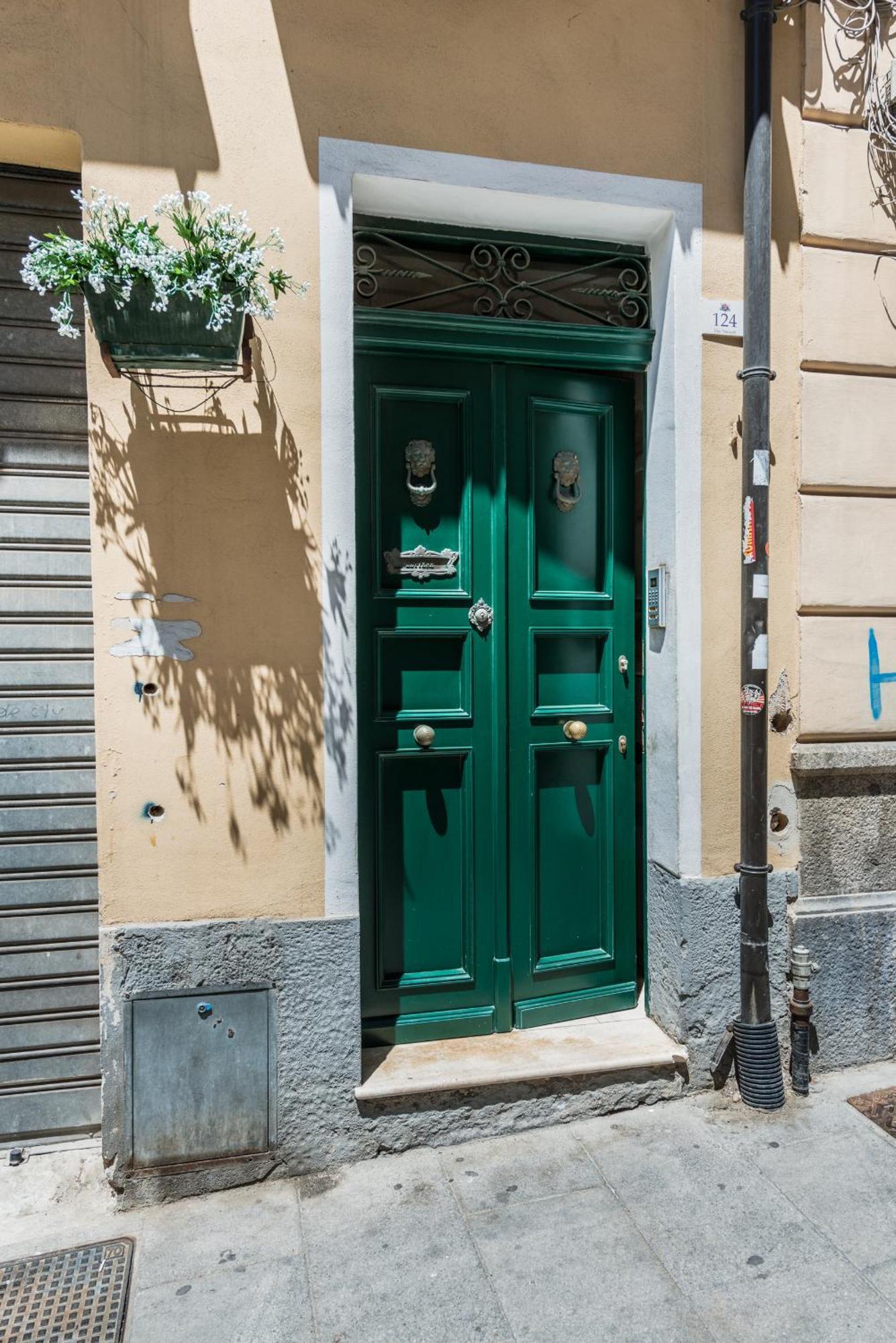 Charming Apartment In The City Center Cagliari Esterno foto
