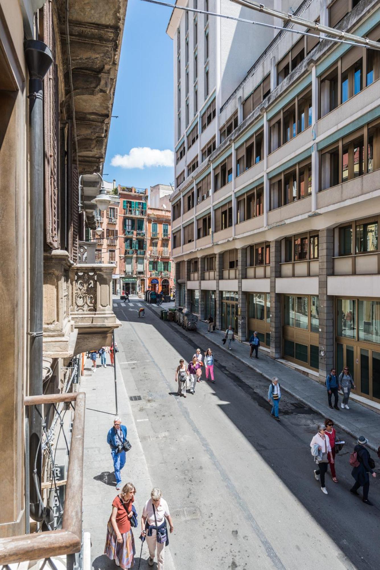 Charming Apartment In The City Center Cagliari Esterno foto