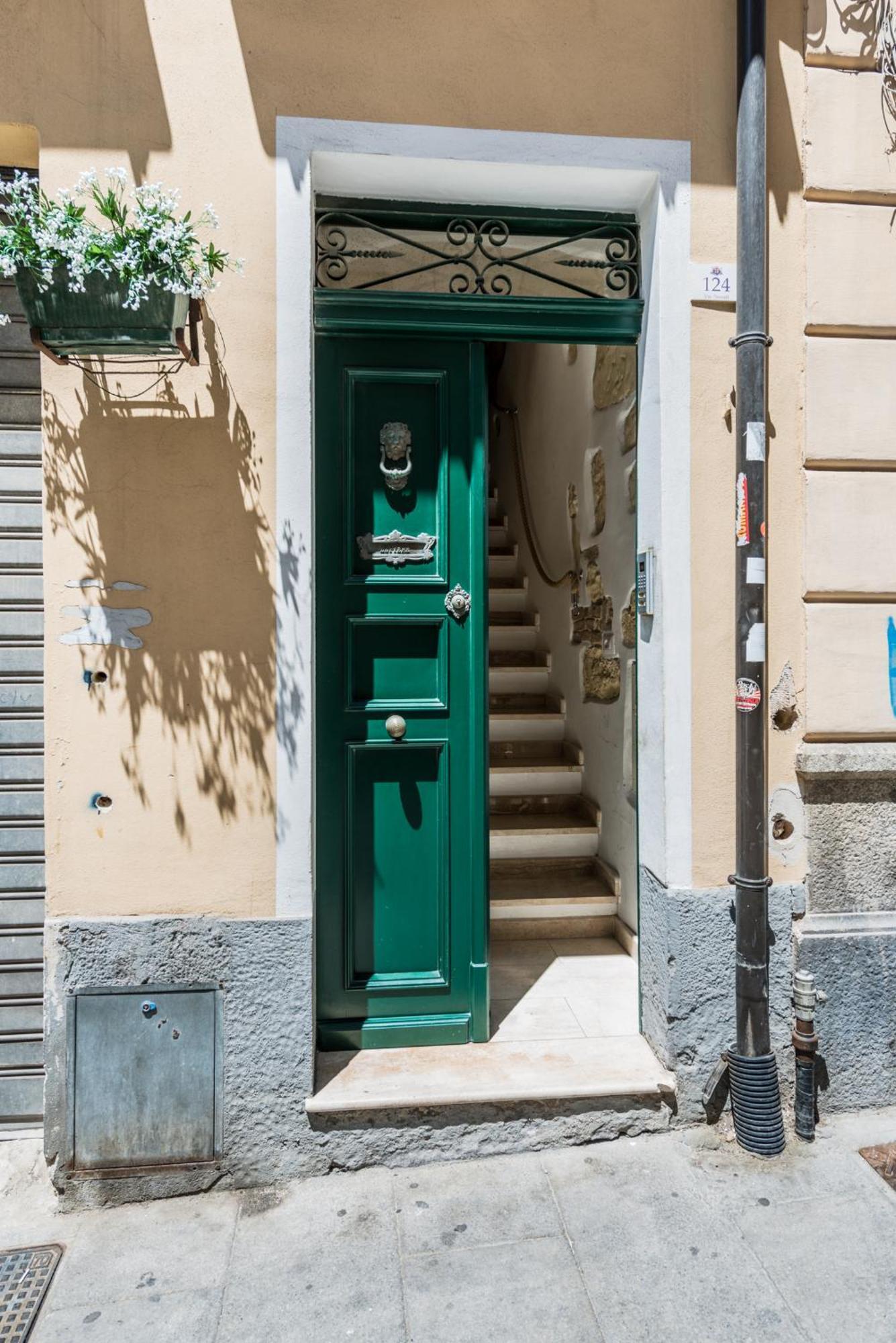 Charming Apartment In The City Center Cagliari Esterno foto